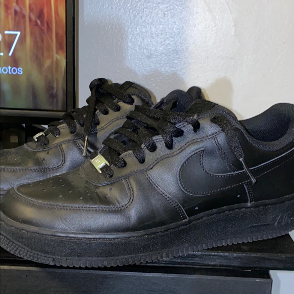 Nike AIR FORCE ONES (BLACK)